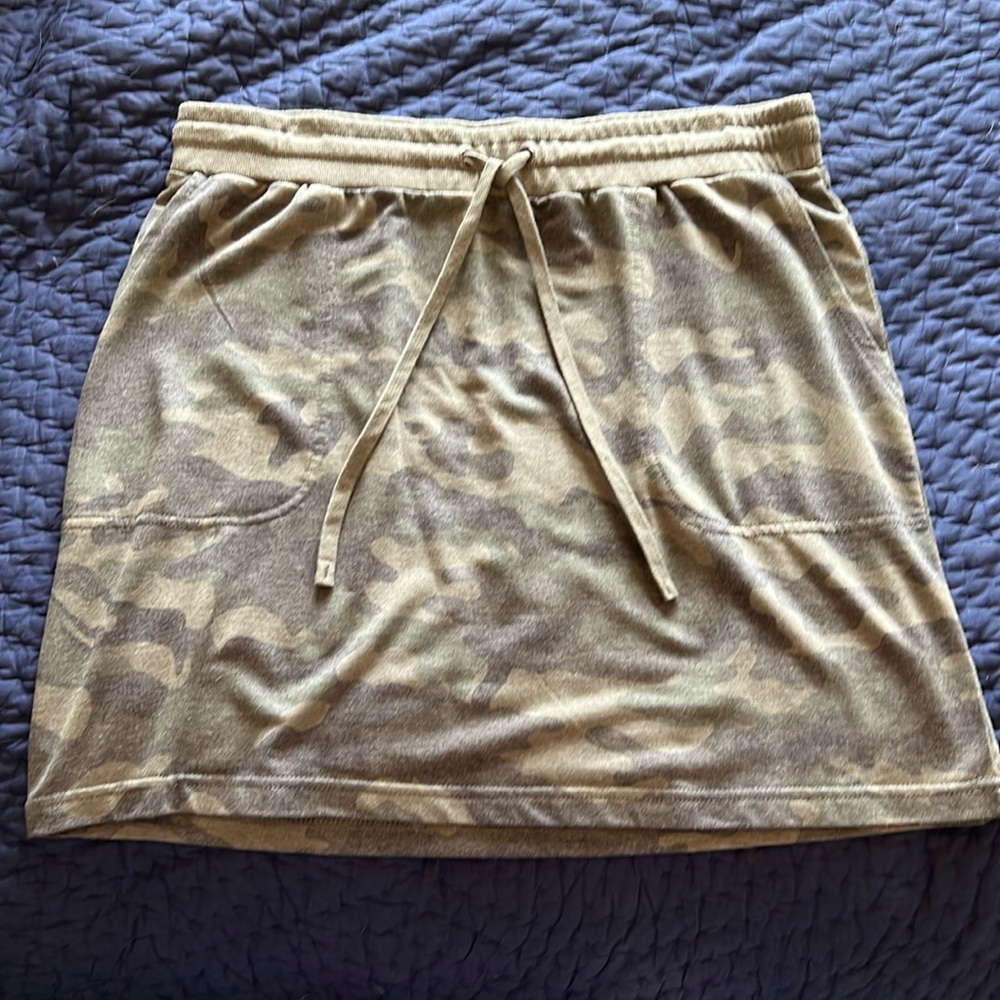 Women’s Camo Skirt XL